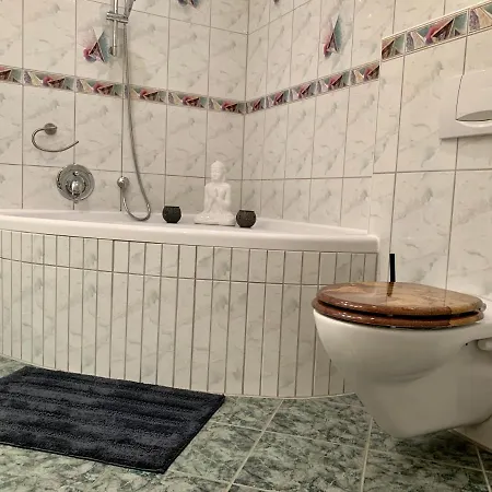 Im Sonneneck Bis 4 Personen Mit Parkplatz, W-lan, Netflix Im Thüringer Wald, Apartment *