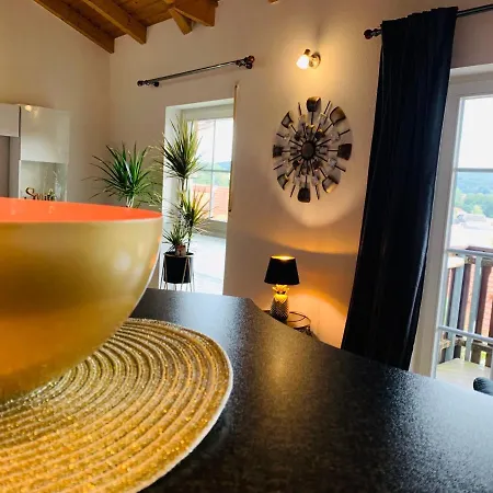 Sonneneck: Cozy Thuringian Forest Retreat With Parking And Netflix Apartment Schleusingen