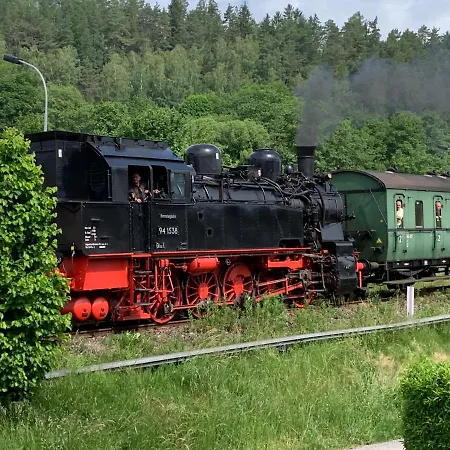 Im Sonneneck Bis 4 Personen Mit Parkplatz, W-lan, Netflix Im Thüringer Wald, Apartment